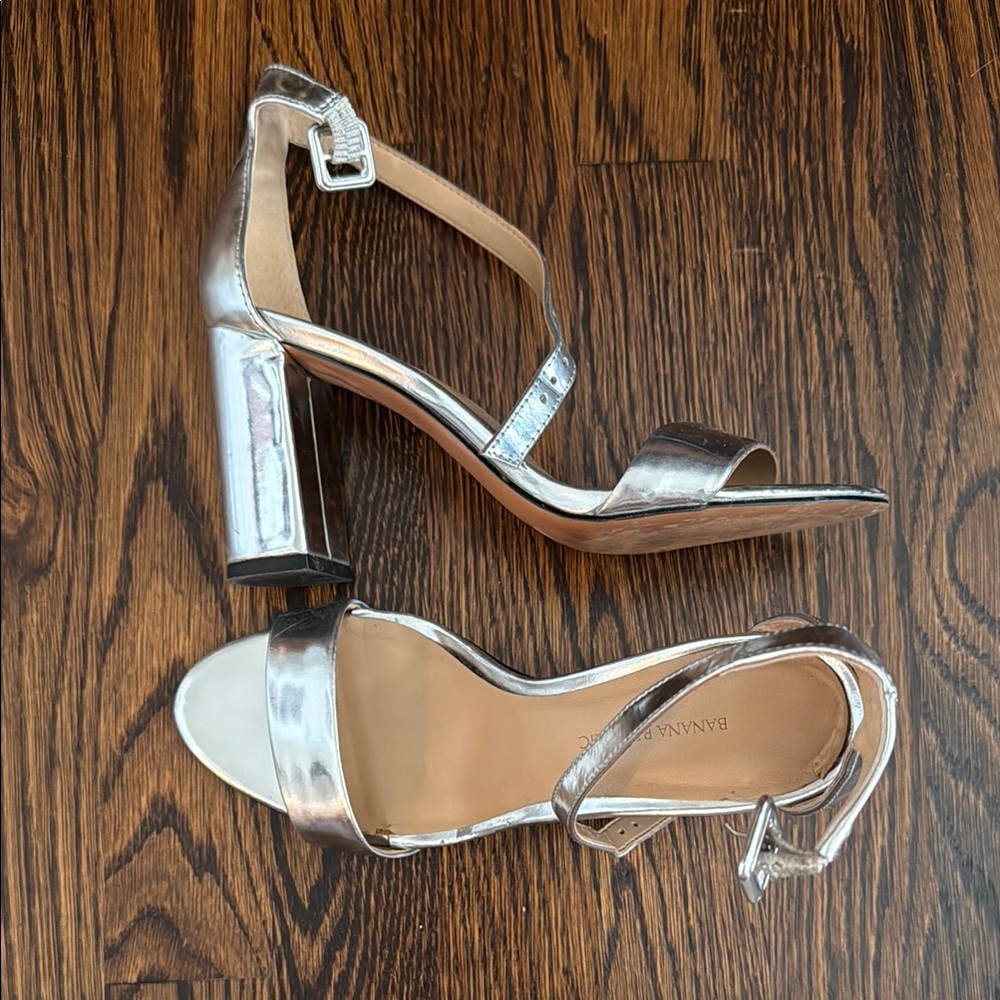 Banana Republic Size 7 Metallic Silver Block Heels